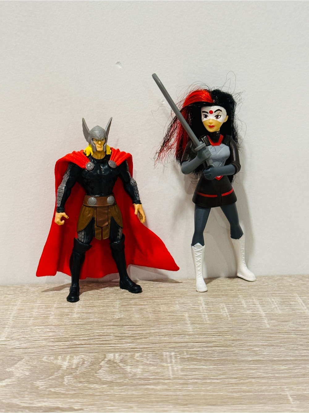 Marvel & DC Action Figure Lot - Classic Thor & DC Super Hero Girls Katana